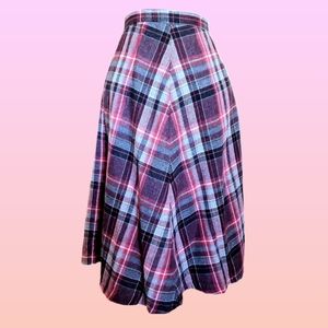 Vintage 1970s does 1940s plaid skirt red grey black